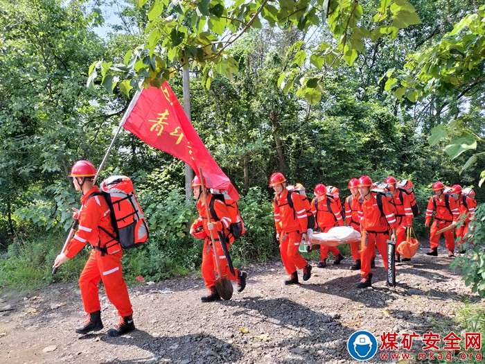 中煤新集公司救護大隊團支部開展“青春鑄安”主題團日活動
